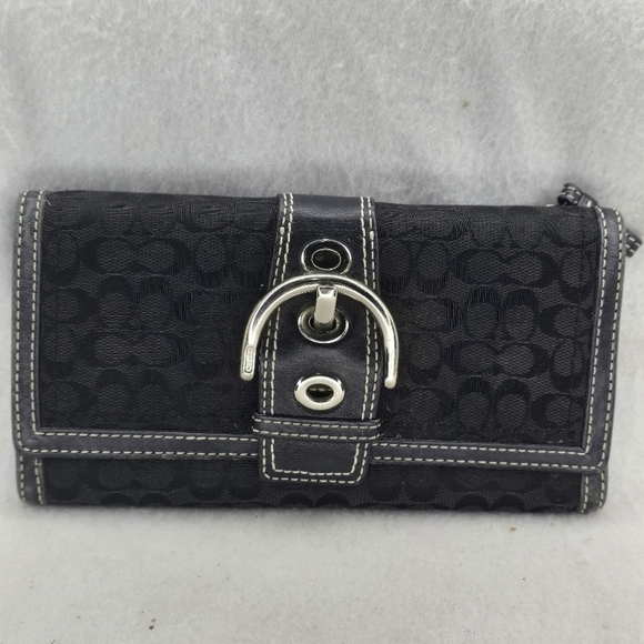 Coach Handbags - Vintage Coach Hampton Signature Black Wallet​